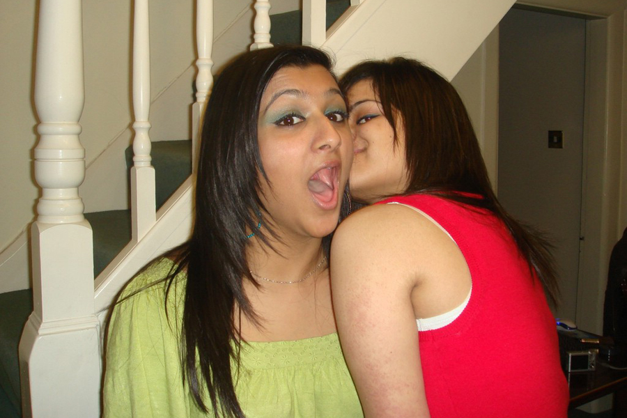hypnotized into lesbian srewing a nice young but